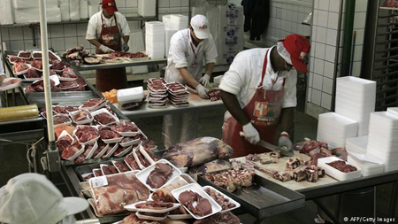 Vụ bê bối thịt bẩn đã làm ảnh hưởng không nhỏ đến ngành công nghiệp xuất khẩu thịt ở Brazil .